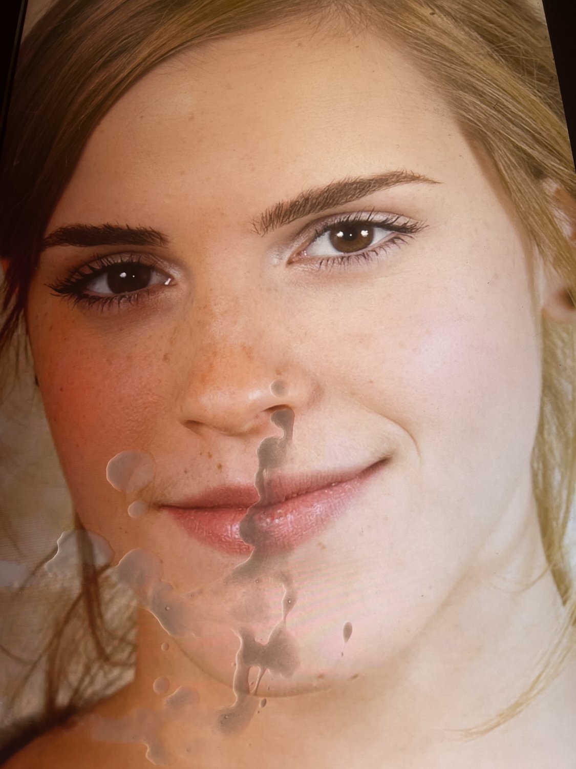 lsIGsvDP Emma Watson Cum Tribute 02.jpg